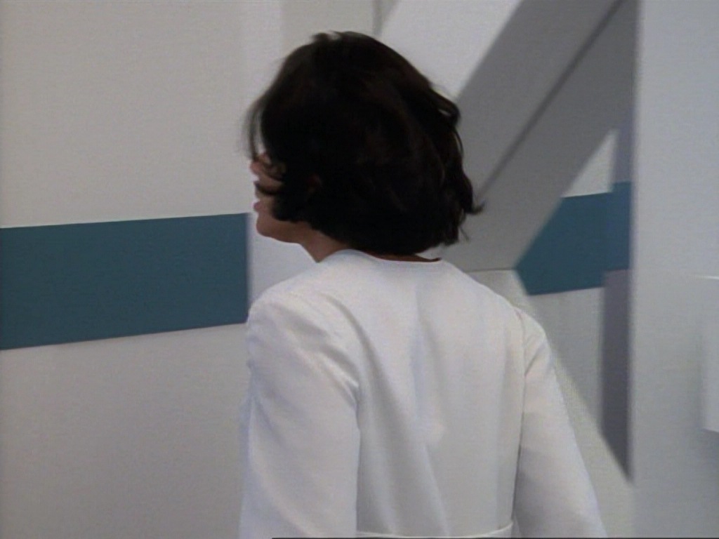 ariane179254_StarTrekVoyager_1x01_1x02-Caretaker_3928.jpg