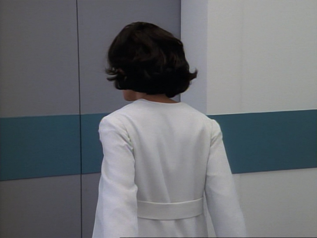 ariane179254_StarTrekVoyager_1x01_1x02-Caretaker_3931.jpg