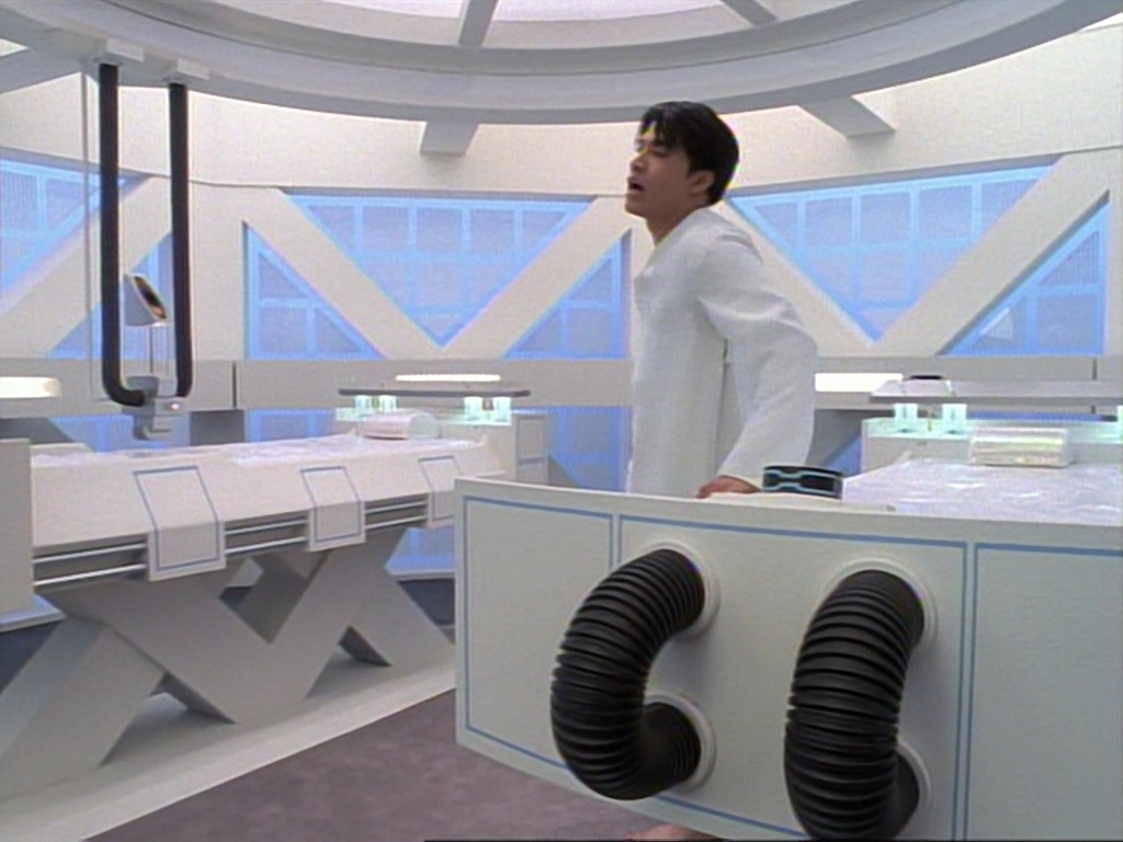 ariane179254_StarTrekVoyager_1x01_1x02-Caretaker_3933.jpg