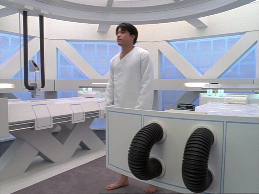 ariane179254_StarTrekVoyager_1x01_1x02-Caretaker_3934.jpg