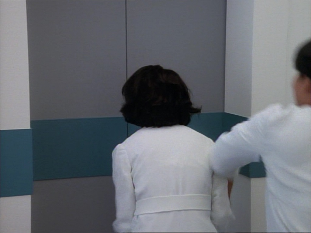 ariane179254_StarTrekVoyager_1x01_1x02-Caretaker_3938.jpg