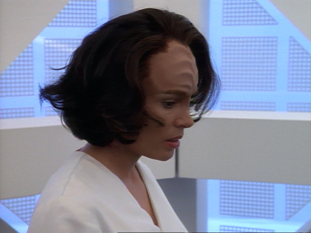 ariane179254_StarTrekVoyager_1x01_1x02-Caretaker_3966.jpg
