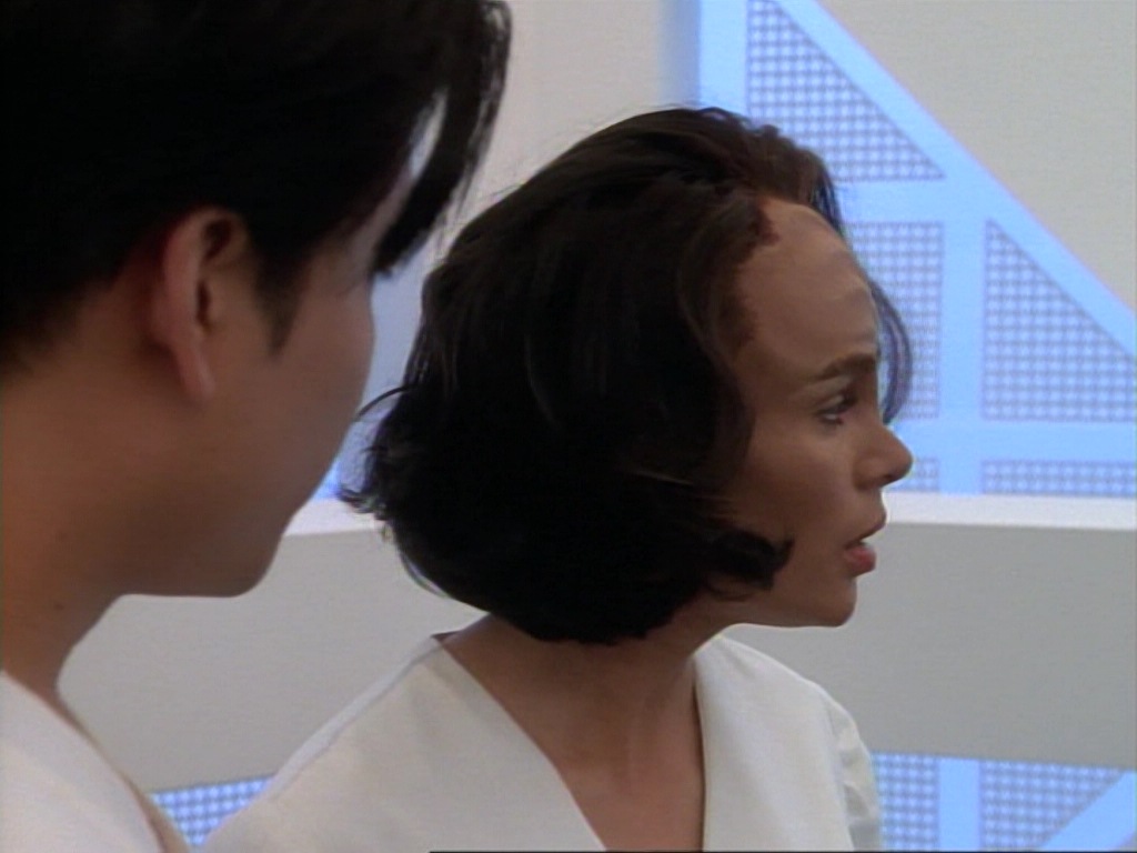 ariane179254_StarTrekVoyager_1x01_1x02-Caretaker_3976.jpg