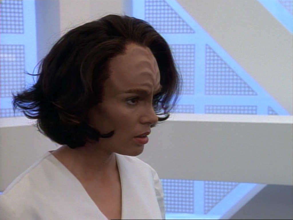 ariane179254_StarTrekVoyager_1x01_1x02-Caretaker_3982.jpg