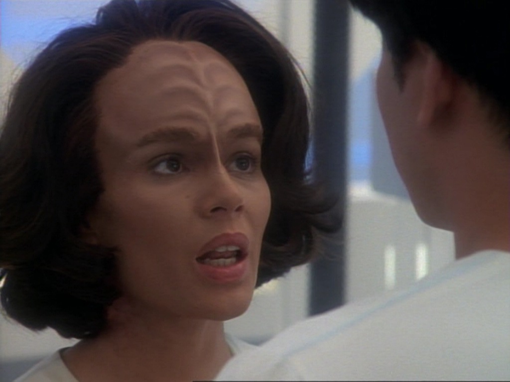 ariane179254_StarTrekVoyager_1x01_1x02-Caretaker_3995.jpg