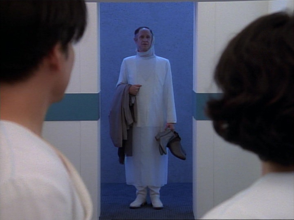 ariane179254_StarTrekVoyager_1x01_1x02-Caretaker_4015.jpg