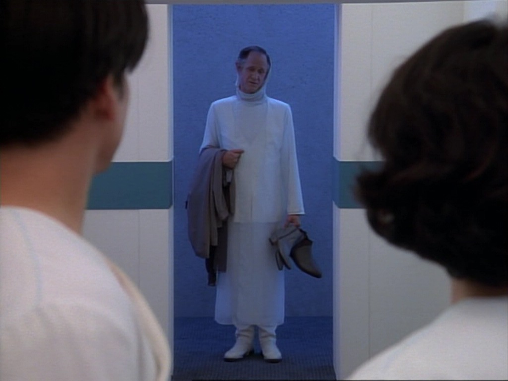 ariane179254_StarTrekVoyager_1x01_1x02-Caretaker_4017.jpg