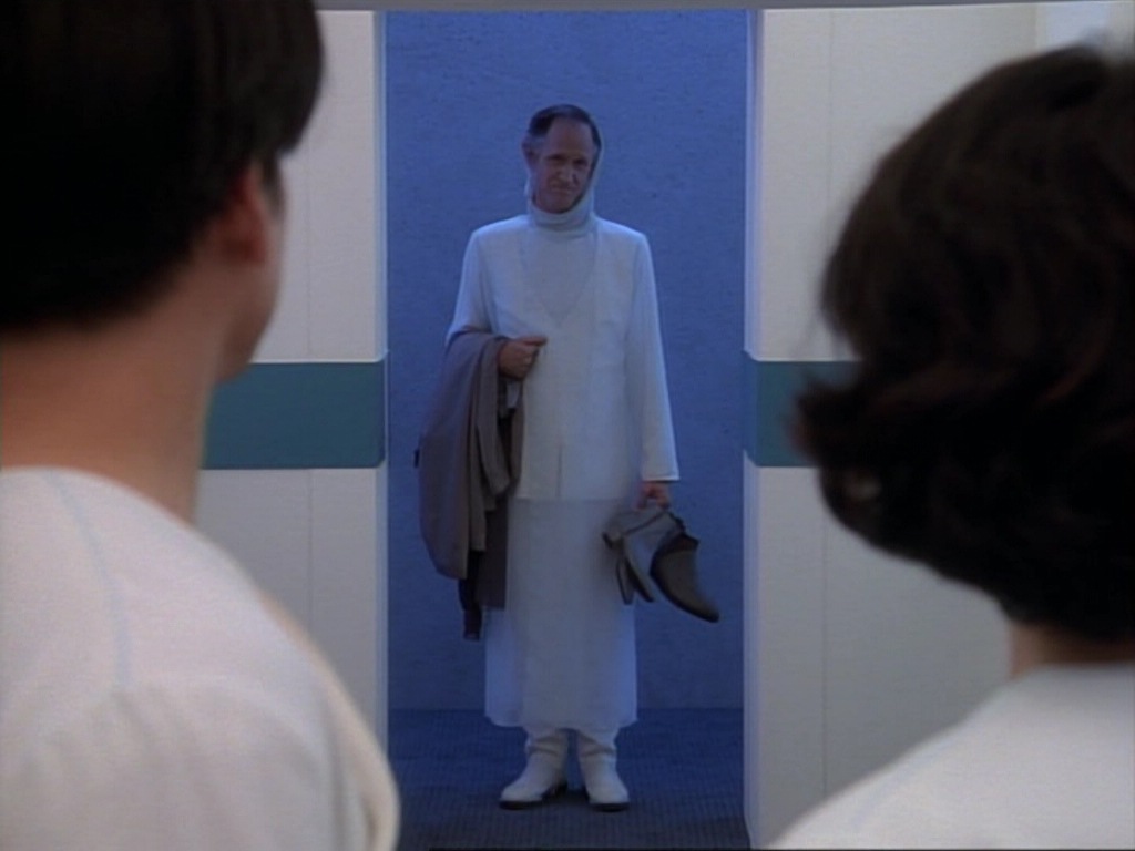 ariane179254_StarTrekVoyager_1x01_1x02-Caretaker_4021.jpg