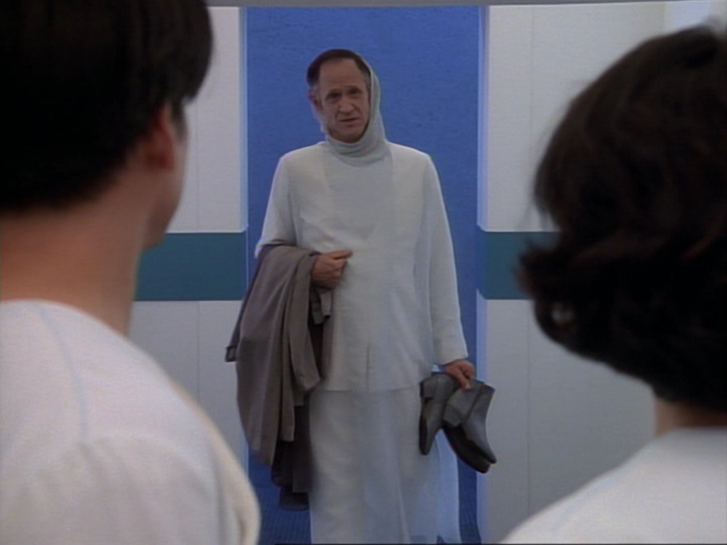 ariane179254_StarTrekVoyager_1x01_1x02-Caretaker_4028.jpg