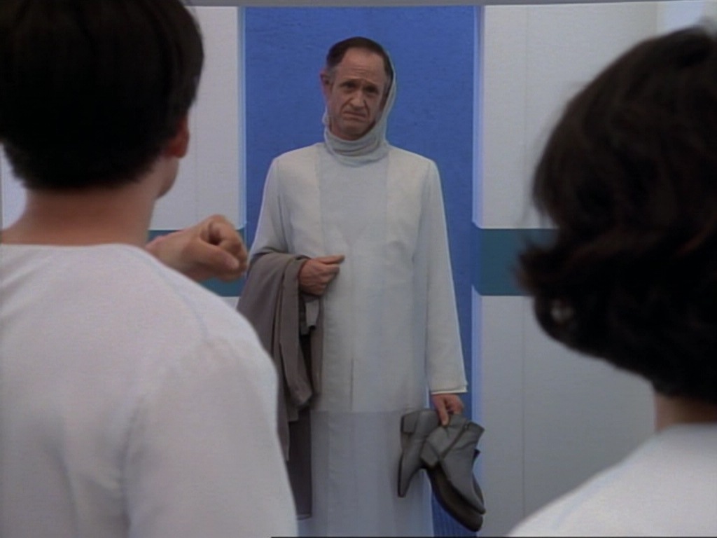 ariane179254_StarTrekVoyager_1x01_1x02-Caretaker_4040.jpg