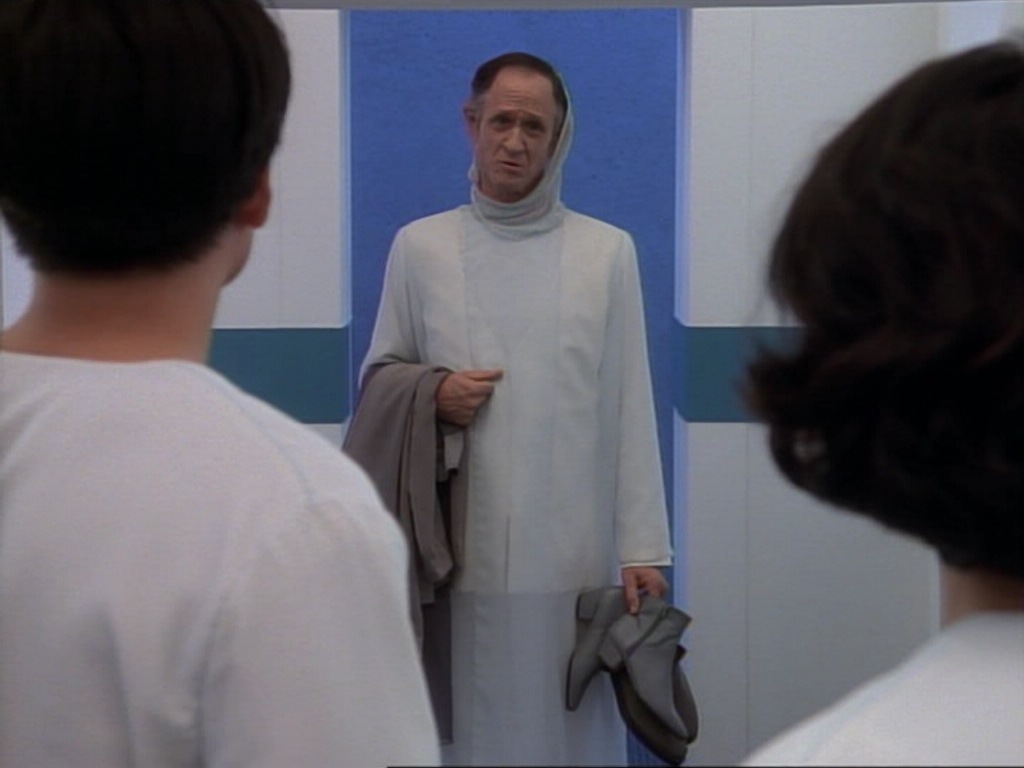ariane179254_StarTrekVoyager_1x01_1x02-Caretaker_4047.jpg
