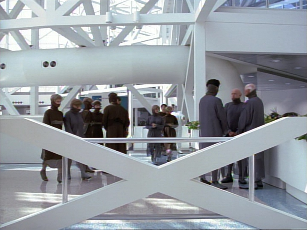 ariane179254_StarTrekVoyager_1x01_1x02-Caretaker_4054.jpg