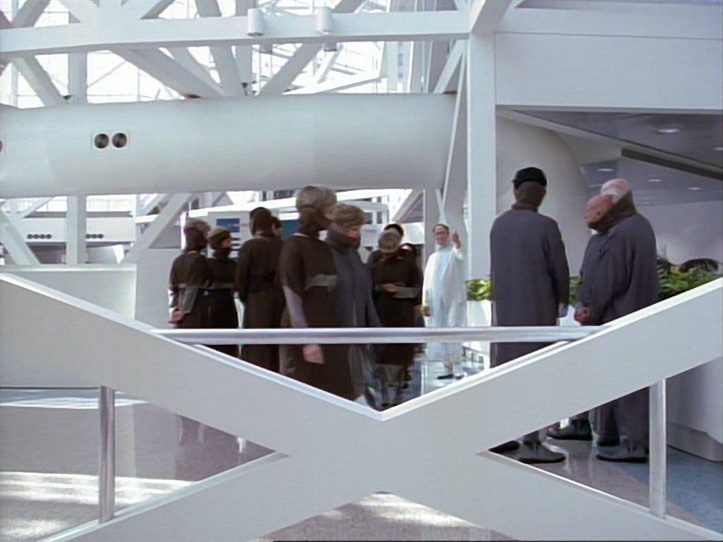 ariane179254_StarTrekVoyager_1x01_1x02-Caretaker_4057.jpg