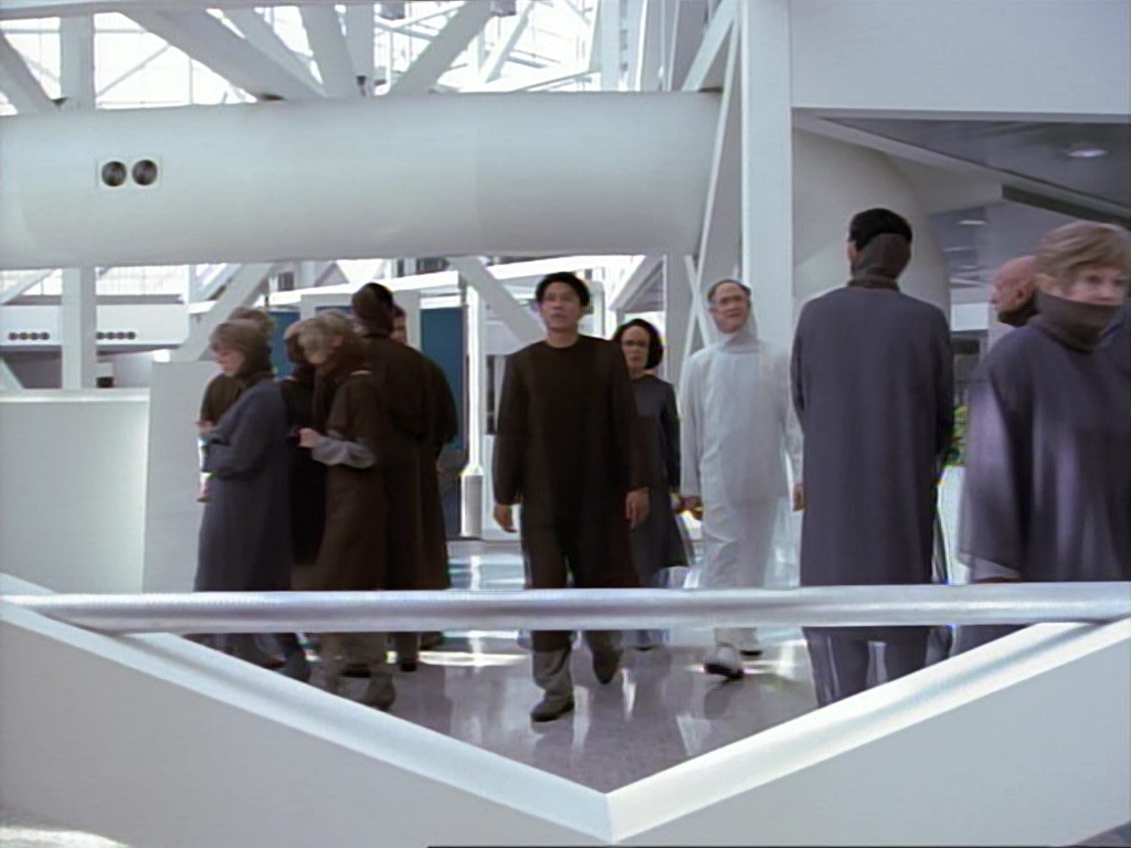 ariane179254_StarTrekVoyager_1x01_1x02-Caretaker_4060.jpg