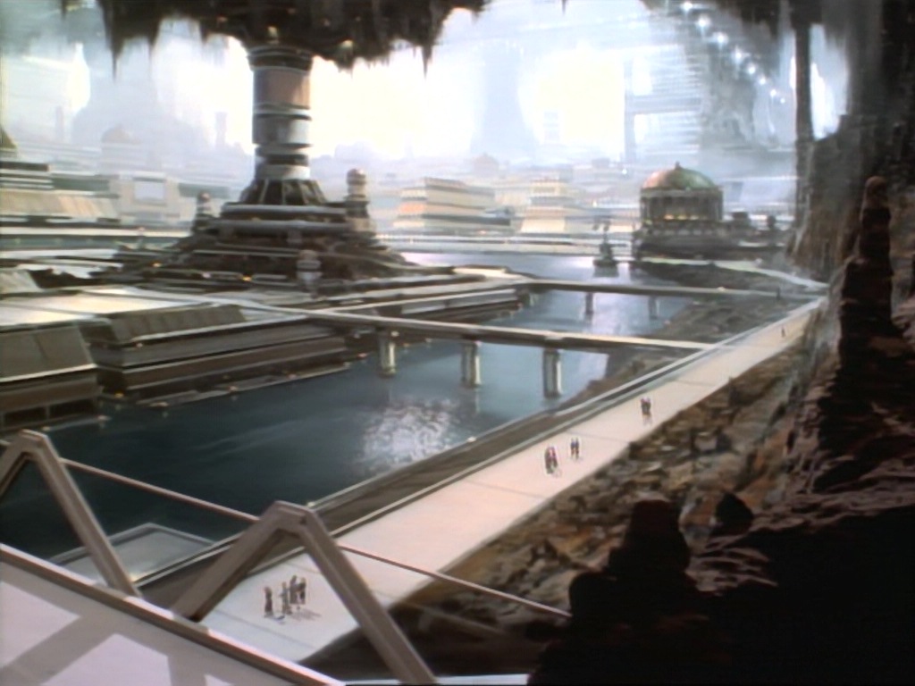 ariane179254_StarTrekVoyager_1x01_1x02-Caretaker_4067.jpg
