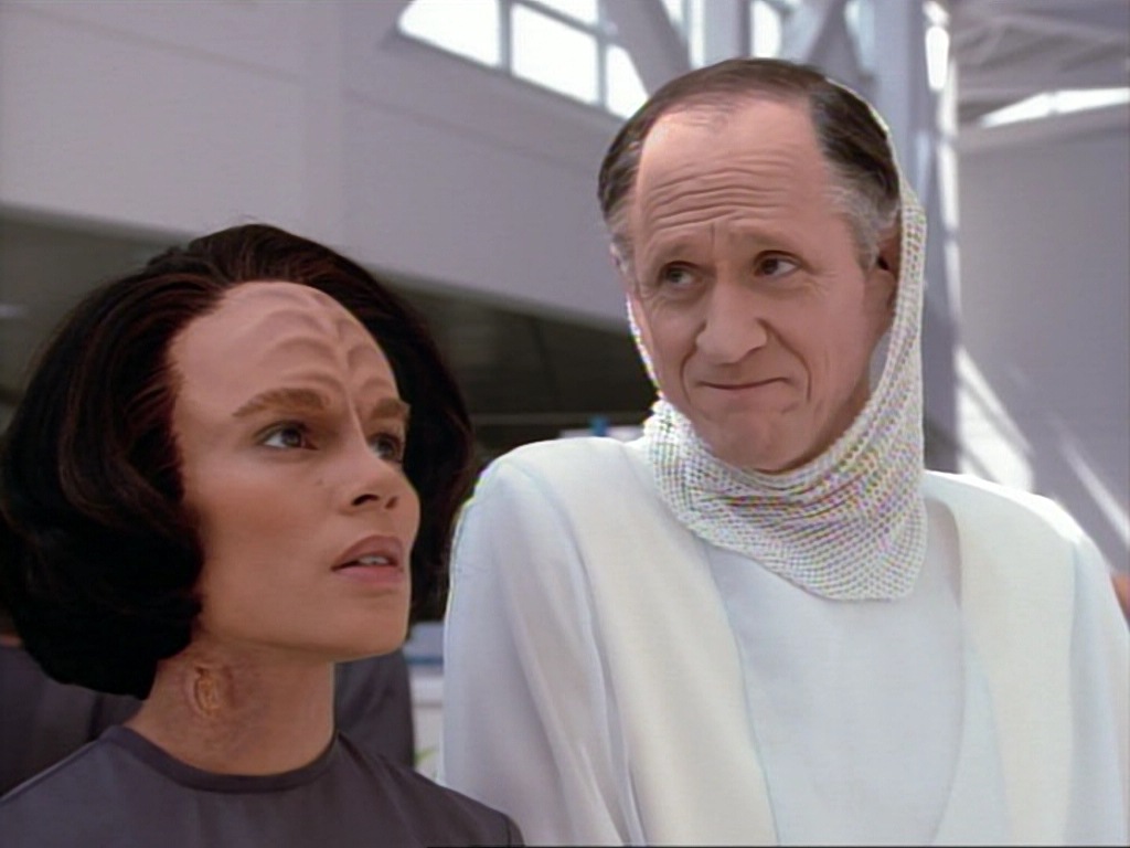 ariane179254_StarTrekVoyager_1x01_1x02-Caretaker_4080.jpg
