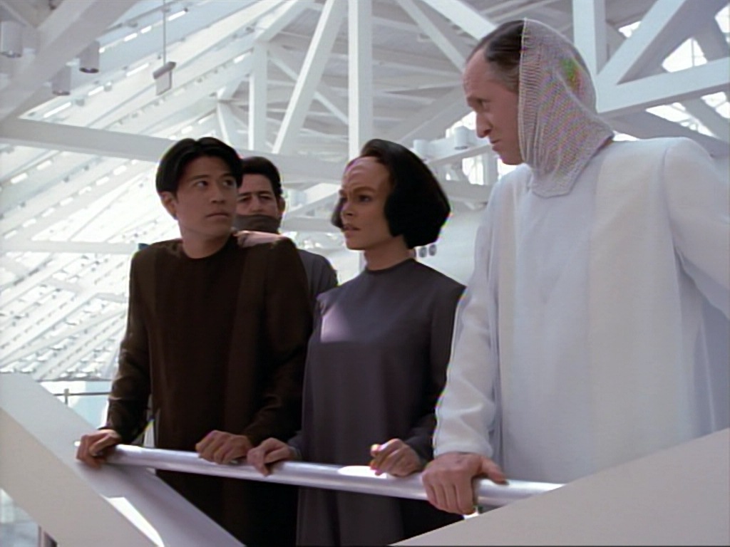 ariane179254_StarTrekVoyager_1x01_1x02-Caretaker_4086.jpg