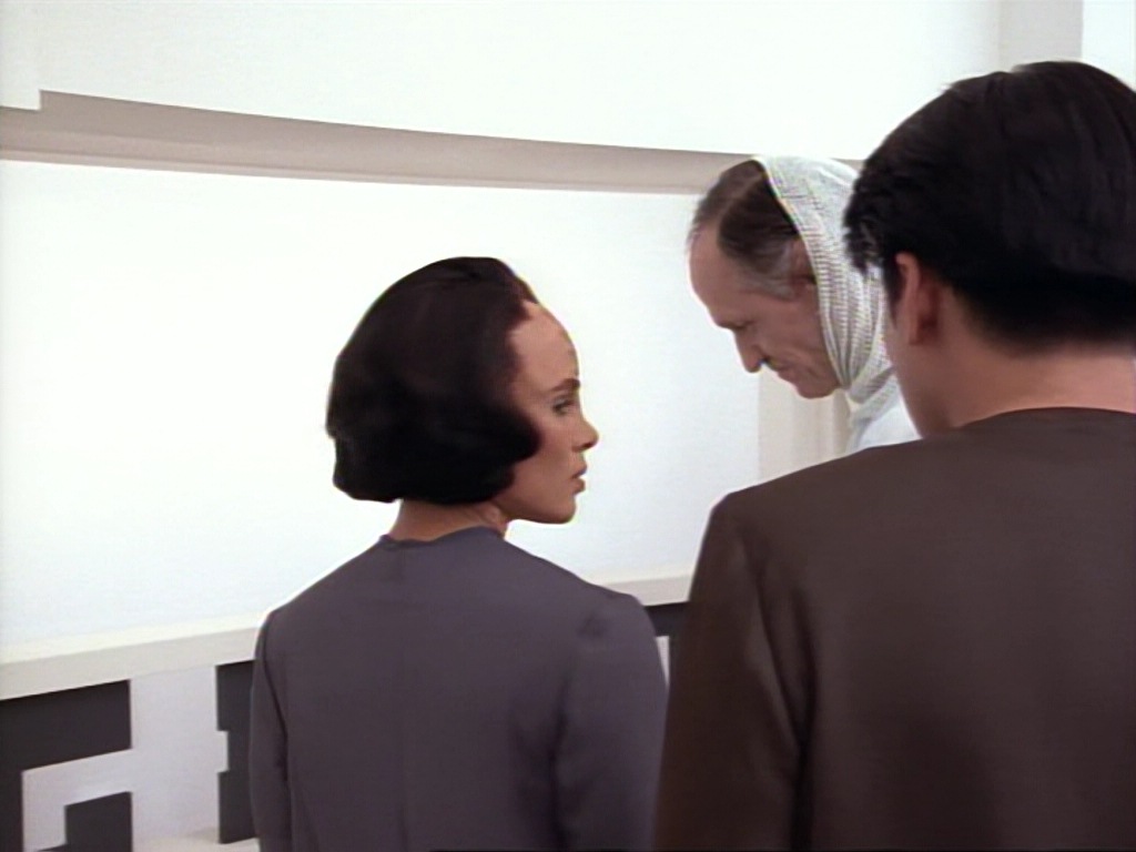 ariane179254_StarTrekVoyager_1x01_1x02-Caretaker_4136.jpg