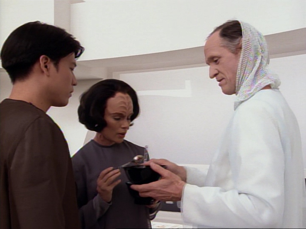 ariane179254_StarTrekVoyager_1x01_1x02-Caretaker_4151.jpg