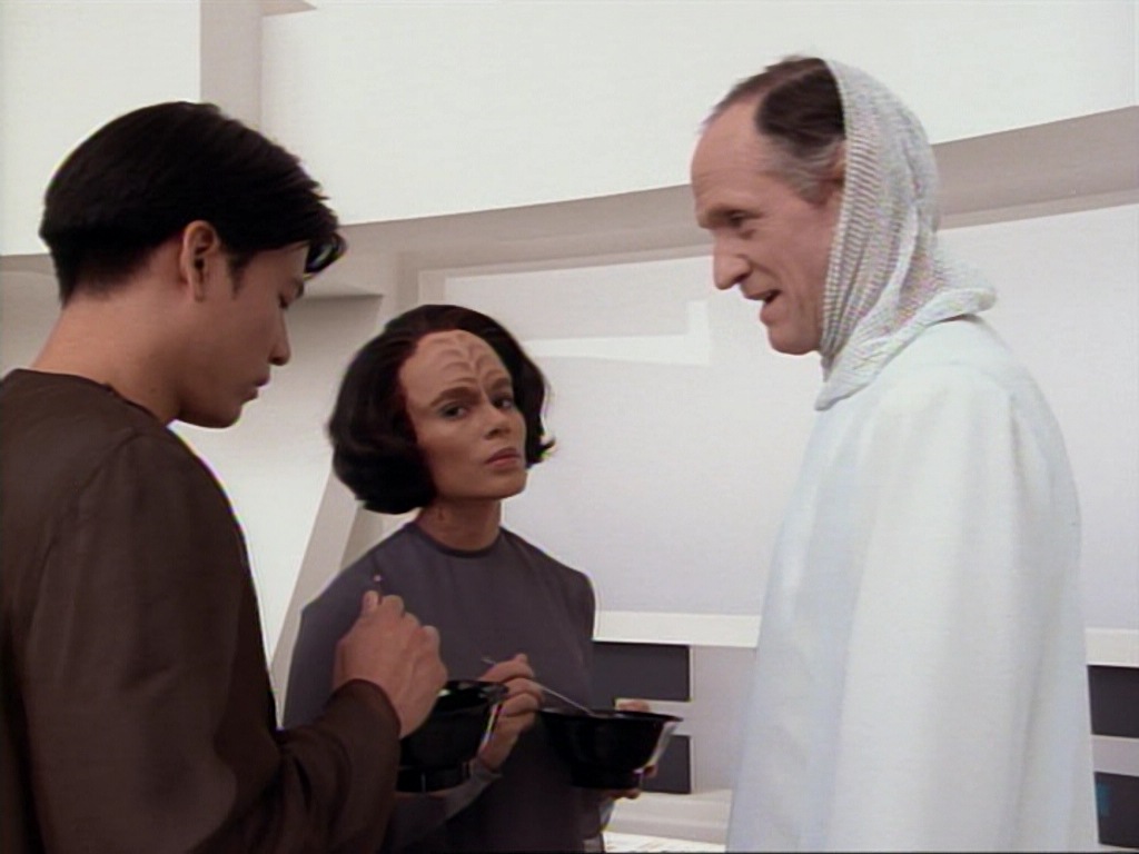ariane179254_StarTrekVoyager_1x01_1x02-Caretaker_4159.jpg