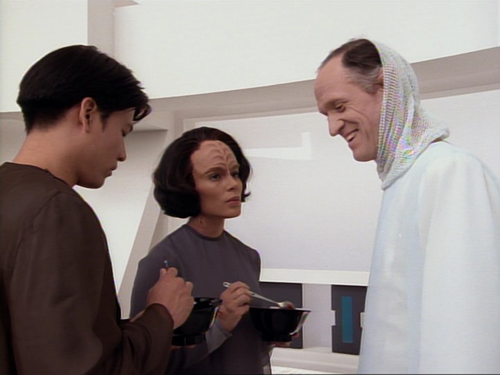 ariane179254_StarTrekVoyager_1x01_1x02-Caretaker_4160.jpg