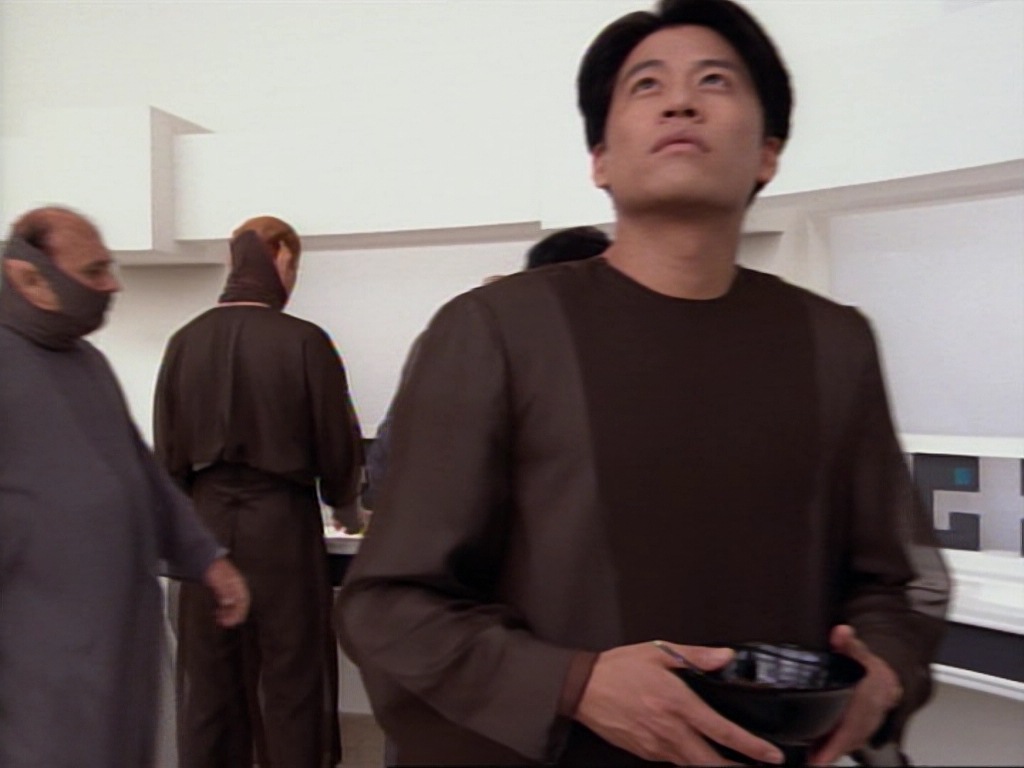 ariane179254_StarTrekVoyager_1x01_1x02-Caretaker_4169.jpg
