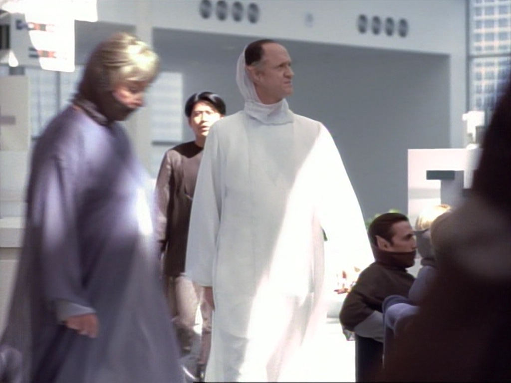 ariane179254_StarTrekVoyager_1x01_1x02-Caretaker_4187.jpg