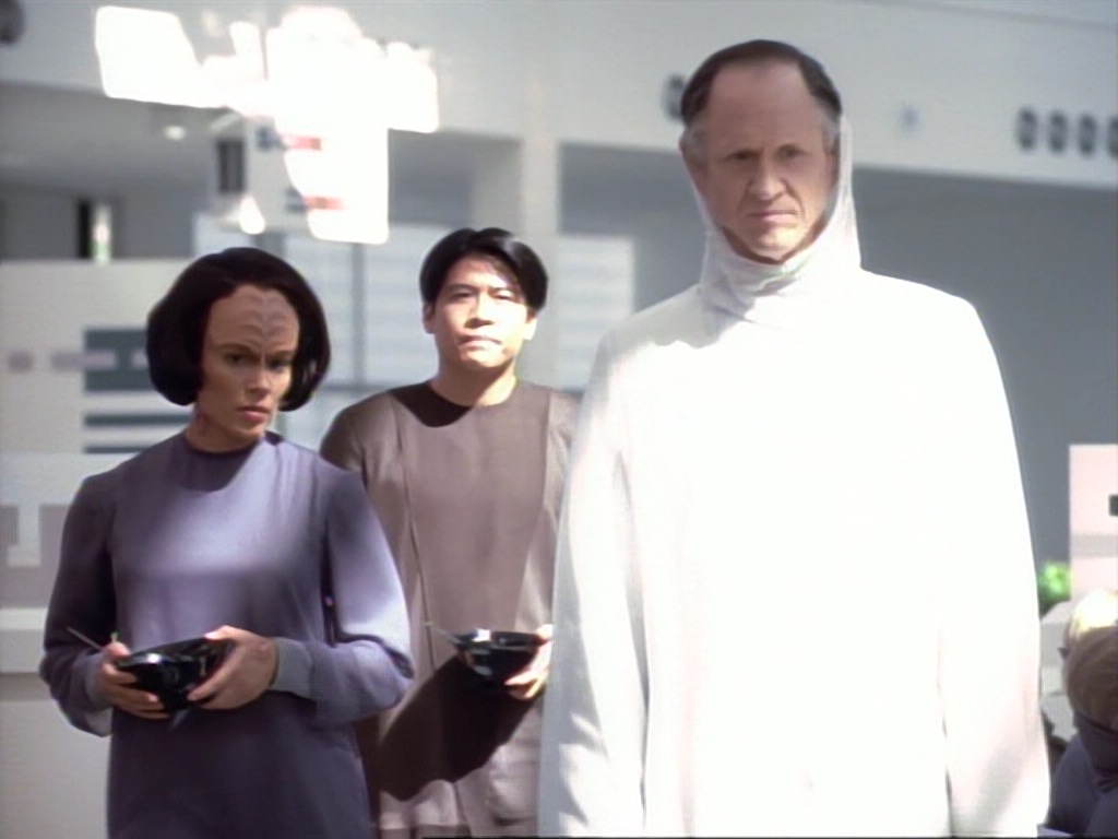 ariane179254_StarTrekVoyager_1x01_1x02-Caretaker_4191.jpg