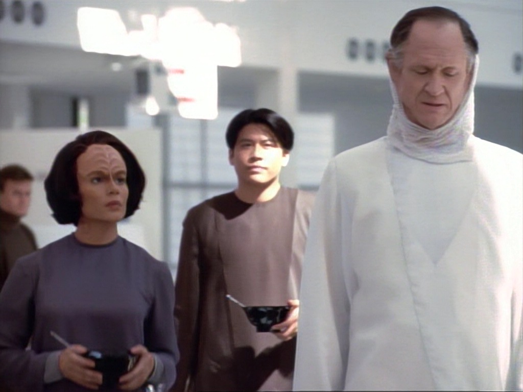 ariane179254_StarTrekVoyager_1x01_1x02-Caretaker_4192.jpg