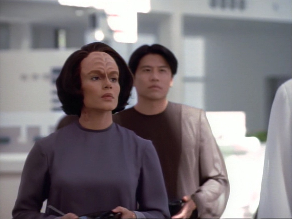 ariane179254_StarTrekVoyager_1x01_1x02-Caretaker_4194.jpg
