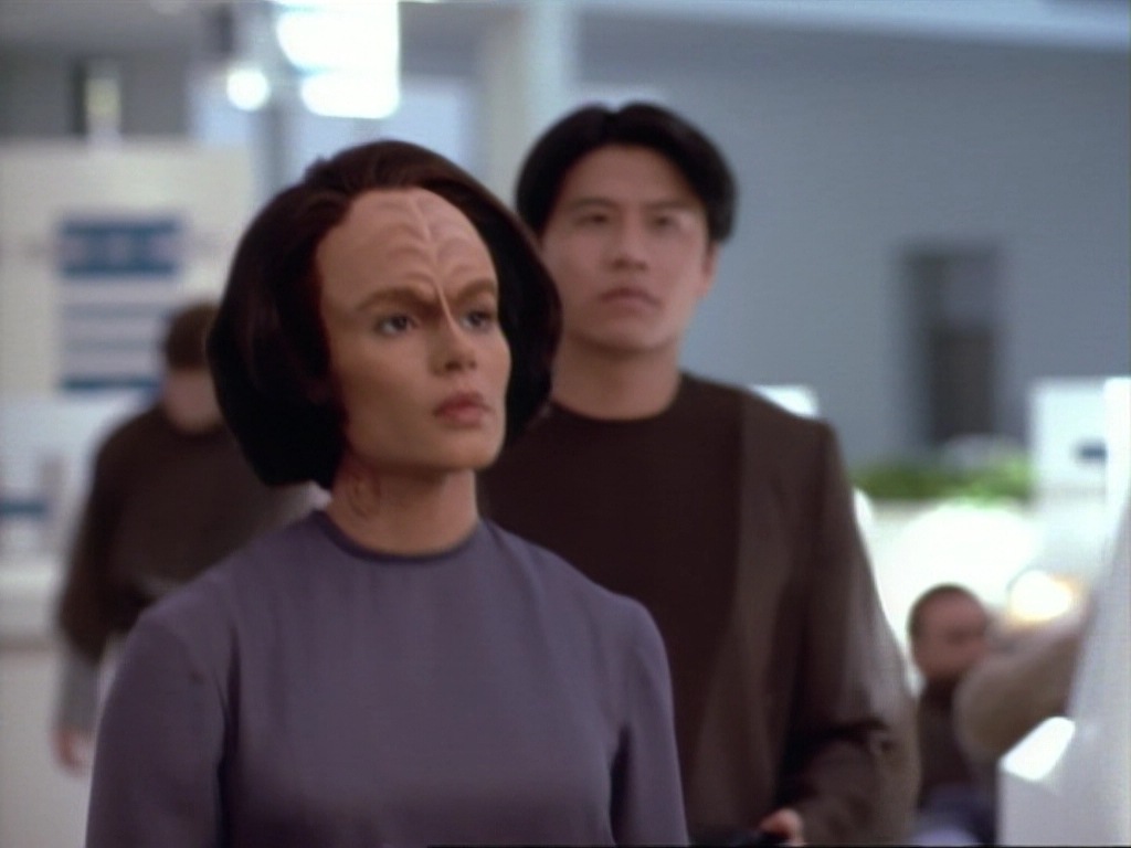 ariane179254_StarTrekVoyager_1x01_1x02-Caretaker_4195.jpg