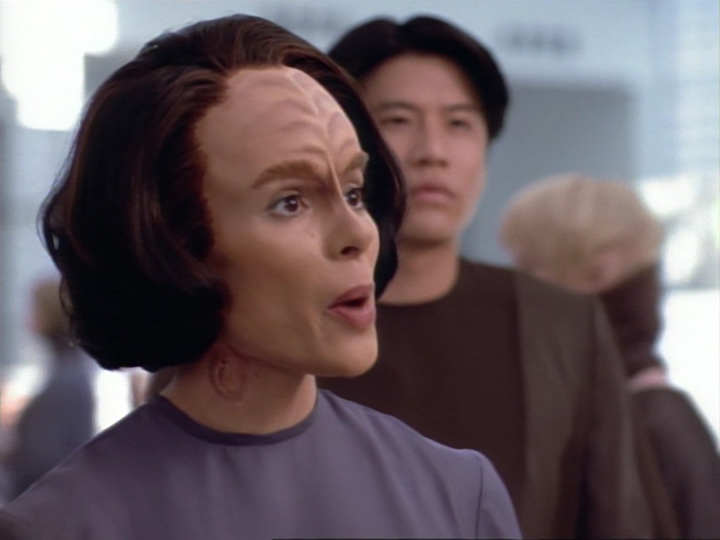 ariane179254_StarTrekVoyager_1x01_1x02-Caretaker_4198.jpg