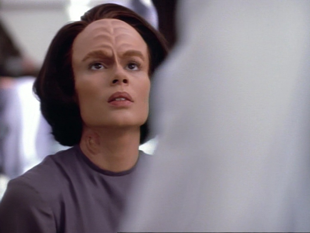 ariane179254_StarTrekVoyager_1x01_1x02-Caretaker_4205.jpg