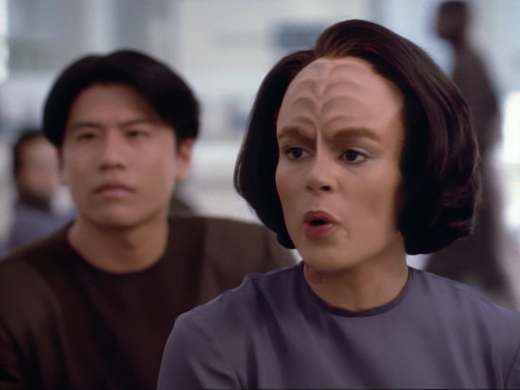 ariane179254_StarTrekVoyager_1x01_1x02-Caretaker_4208.jpg