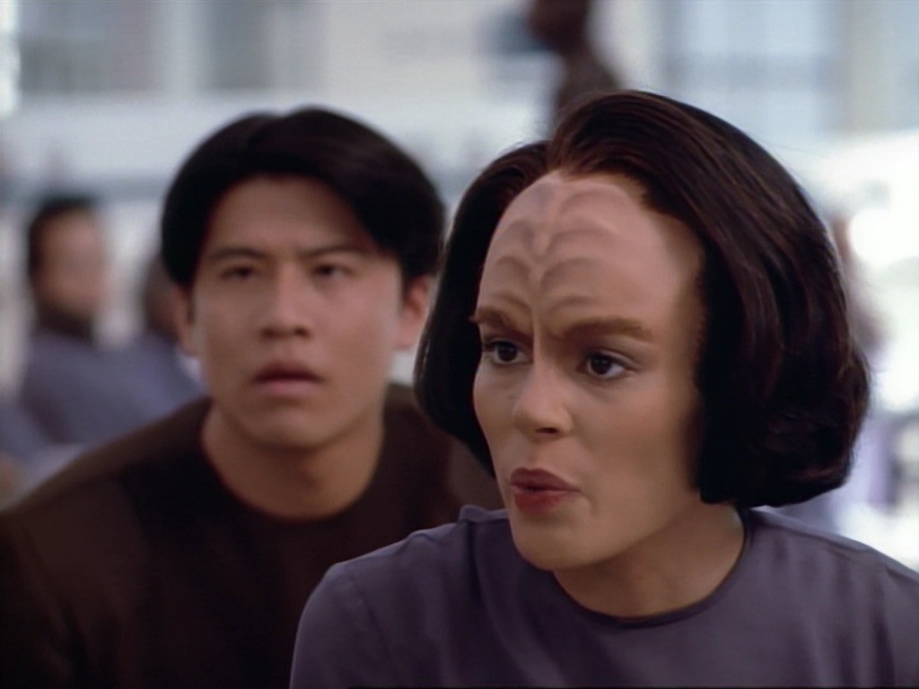 ariane179254_StarTrekVoyager_1x01_1x02-Caretaker_4209.jpg
