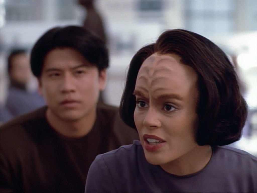 ariane179254_StarTrekVoyager_1x01_1x02-Caretaker_4210.jpg