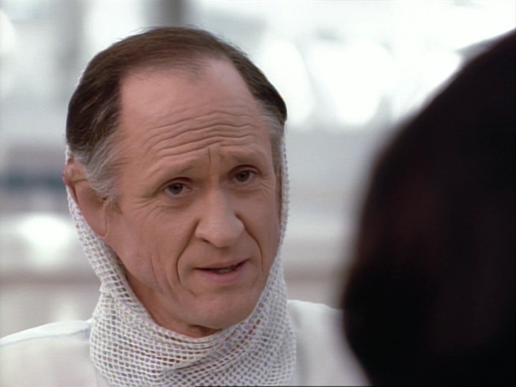 ariane179254_StarTrekVoyager_1x01_1x02-Caretaker_4211.jpg