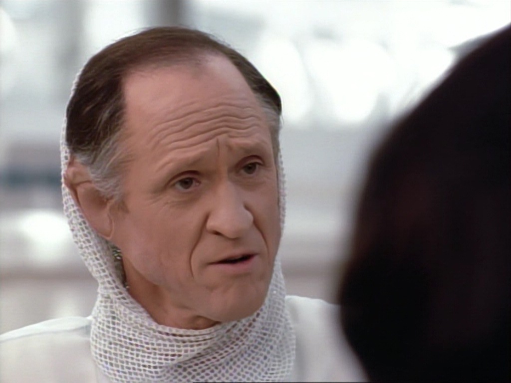 ariane179254_StarTrekVoyager_1x01_1x02-Caretaker_4214.jpg