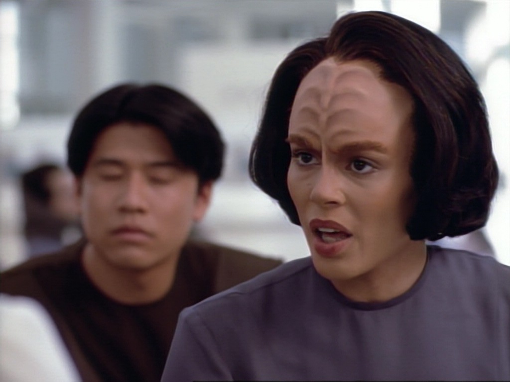 ariane179254_StarTrekVoyager_1x01_1x02-Caretaker_4219.jpg