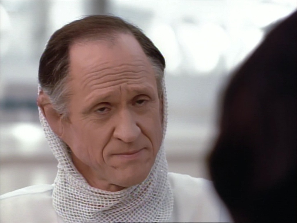ariane179254_StarTrekVoyager_1x01_1x02-Caretaker_4224.jpg