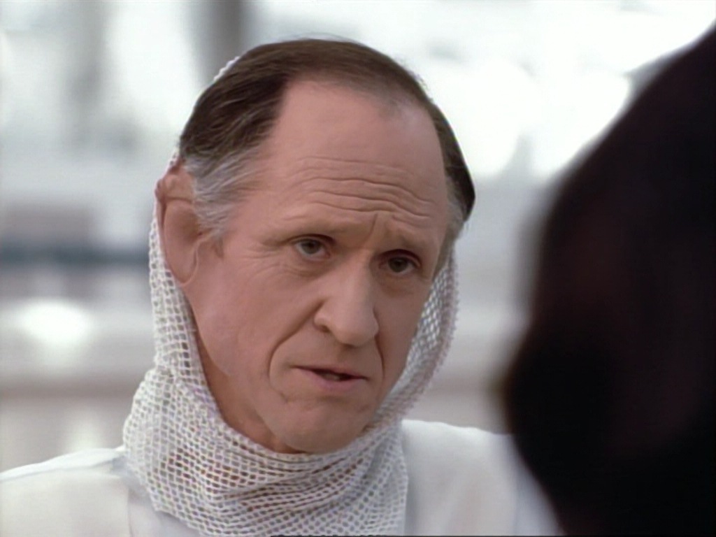 ariane179254_StarTrekVoyager_1x01_1x02-Caretaker_4233.jpg