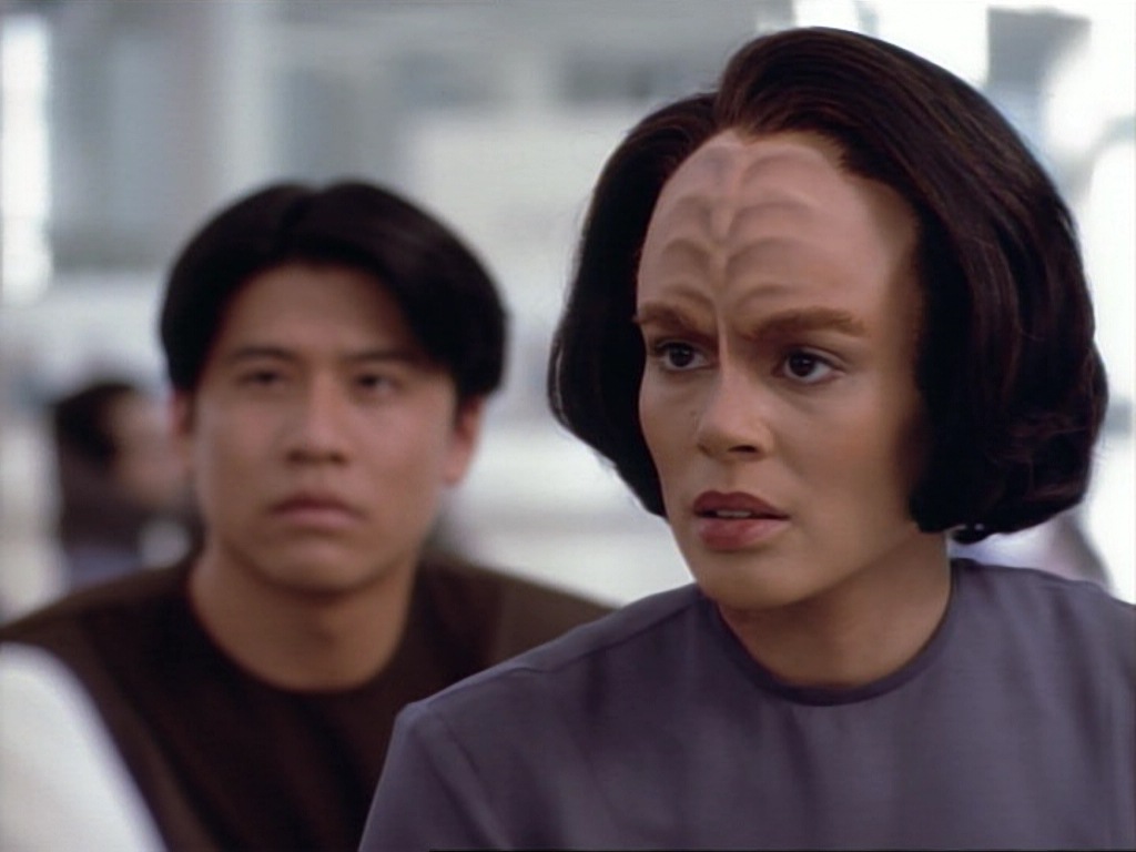 ariane179254_StarTrekVoyager_1x01_1x02-Caretaker_4234.jpg