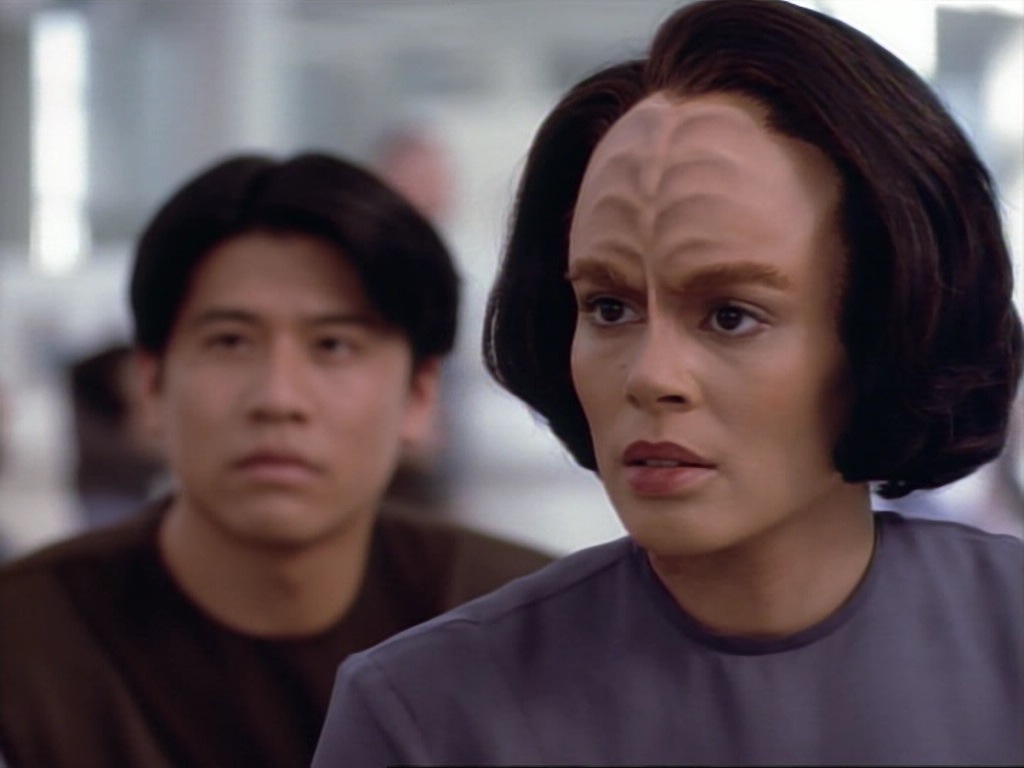 ariane179254_StarTrekVoyager_1x01_1x02-Caretaker_4237.jpg