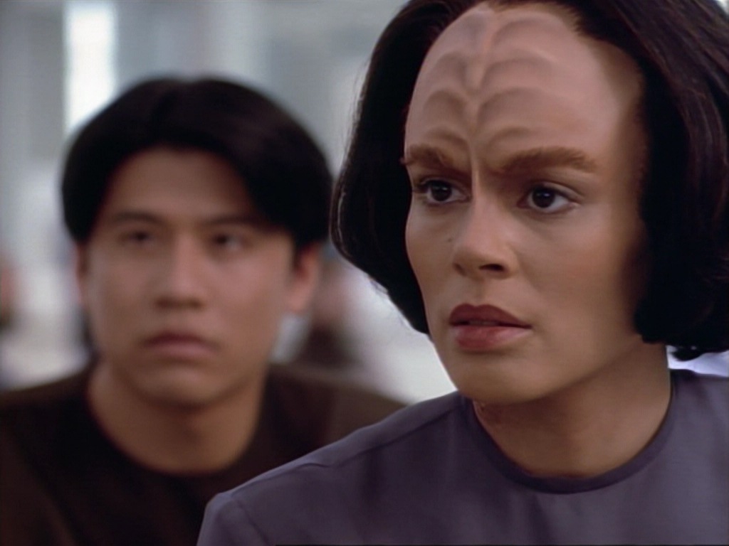 ariane179254_StarTrekVoyager_1x01_1x02-Caretaker_4242.jpg