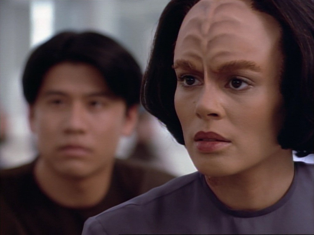 ariane179254_StarTrekVoyager_1x01_1x02-Caretaker_4243.jpg