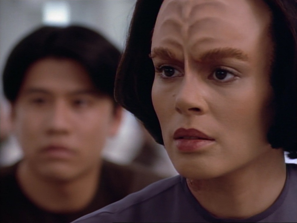ariane179254_StarTrekVoyager_1x01_1x02-Caretaker_4246.jpg