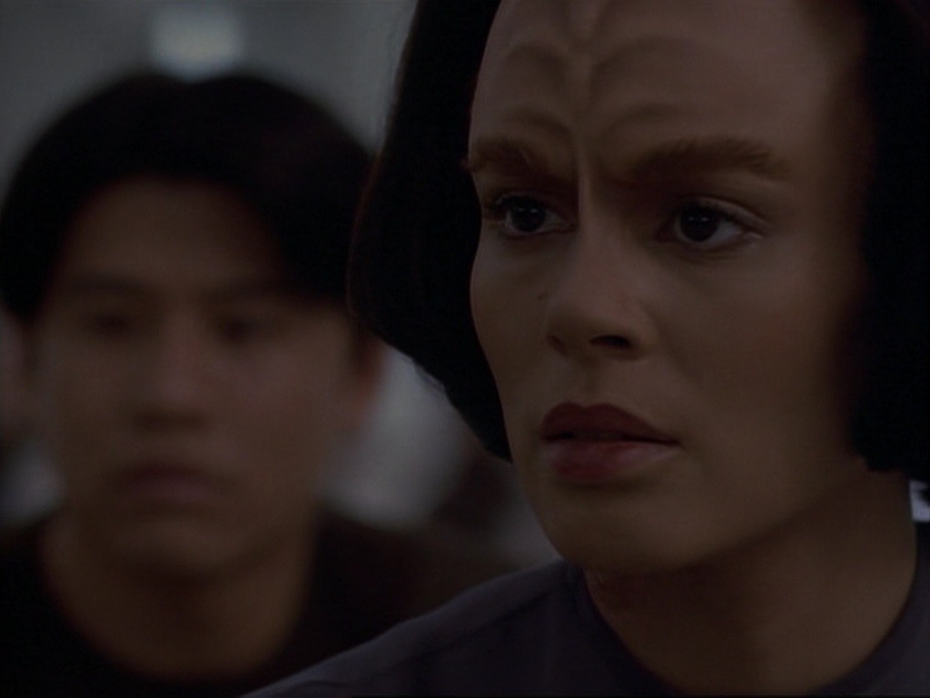 ariane179254_StarTrekVoyager_1x01_1x02-Caretaker_4247.jpg