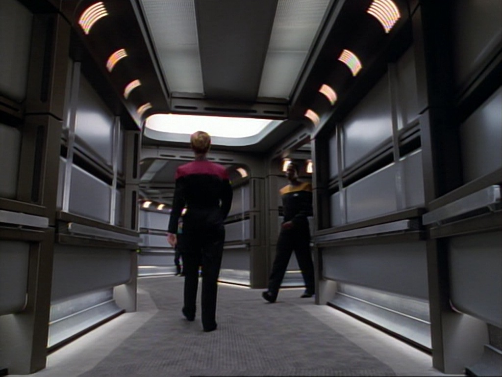 ariane179254_StarTrekVoyager_1x01_1x02-Caretaker_4259.jpg