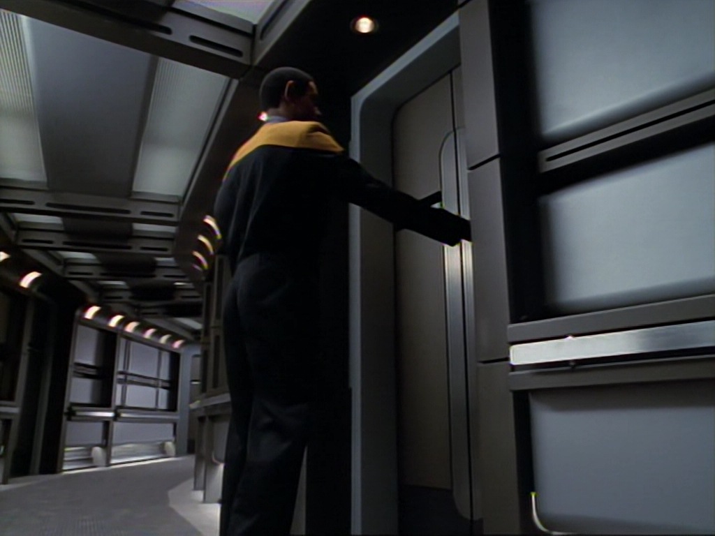 ariane179254_StarTrekVoyager_1x01_1x02-Caretaker_4267.jpg