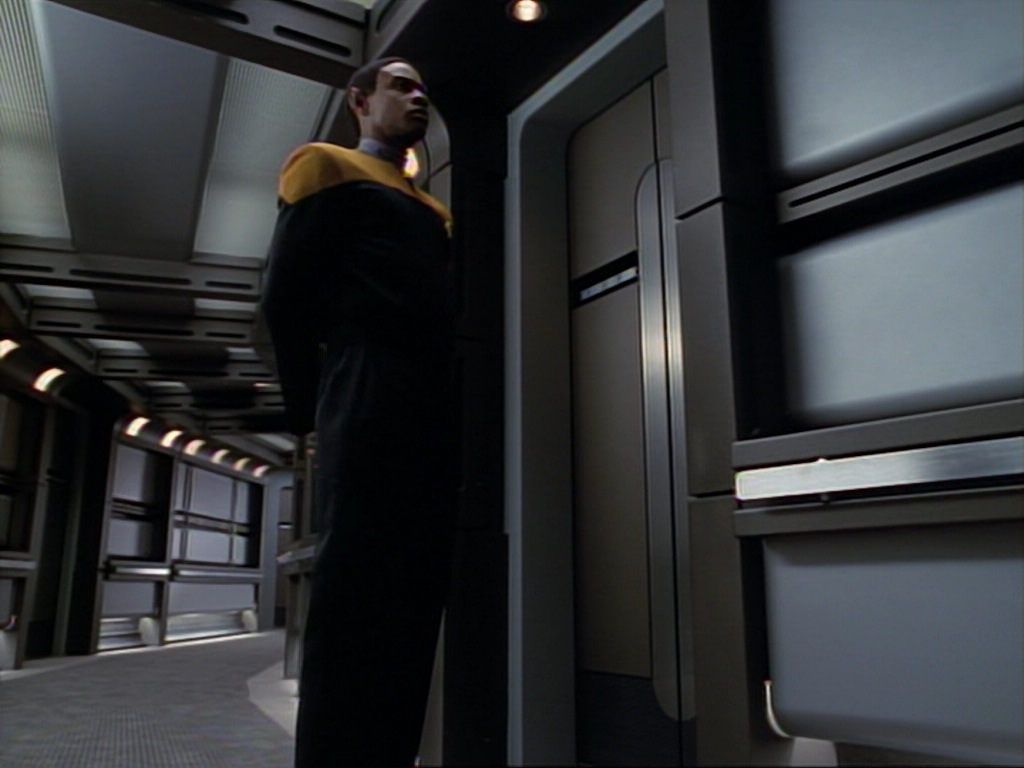 ariane179254_StarTrekVoyager_1x01_1x02-Caretaker_4269.jpg